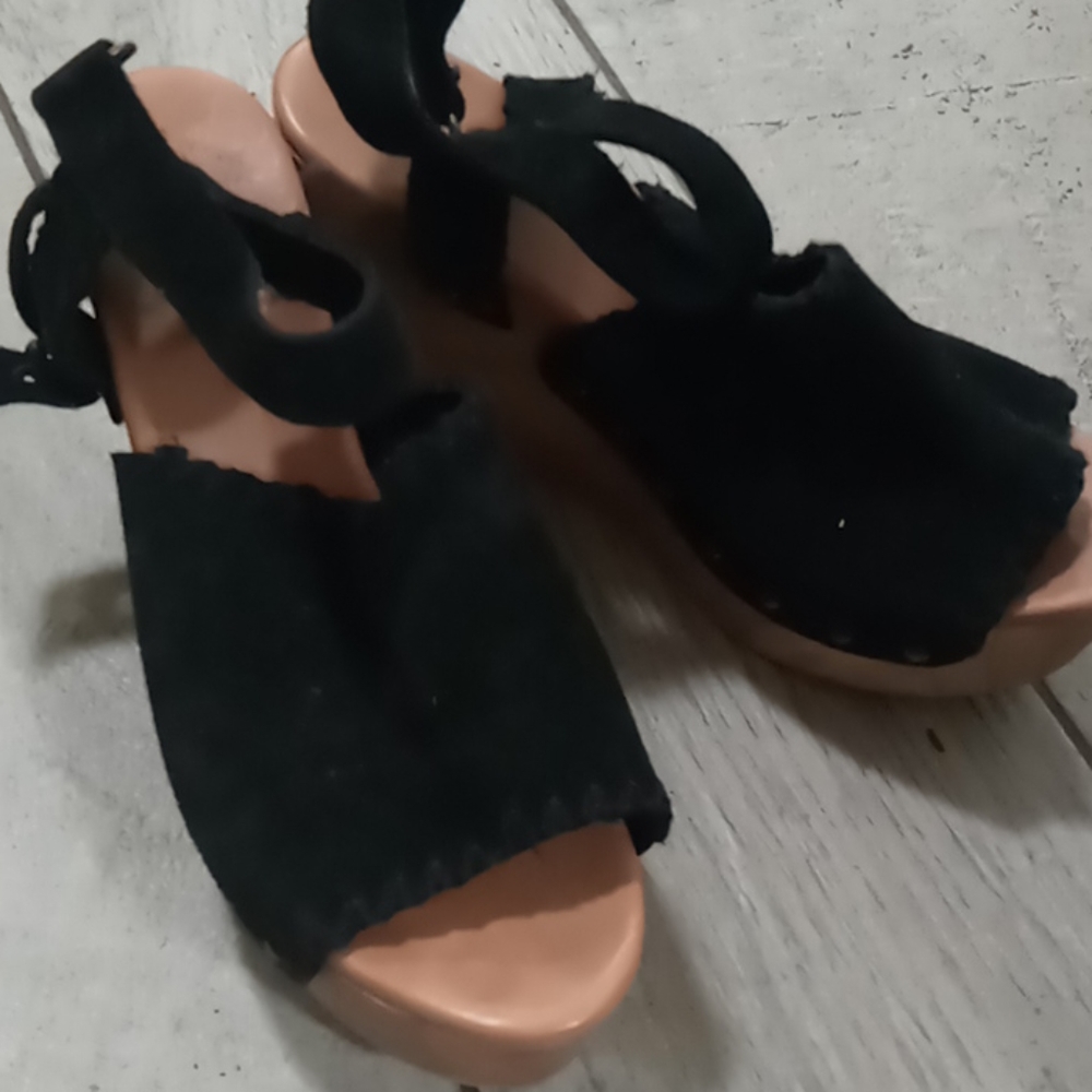 Black wood and suede wedges